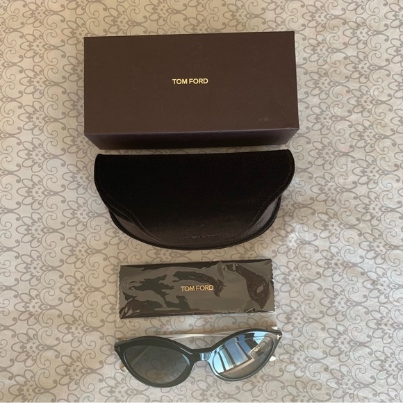 Tom Ford Chloe Authentic Black Gradient Sunglasses Cat Eye‎ FT0663 Italy NWT